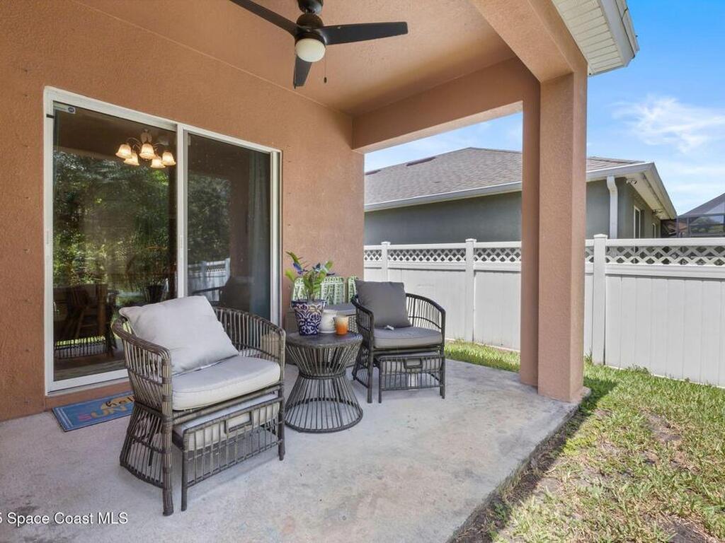 1327 Lexington Square, Vero Beach, FL 32962