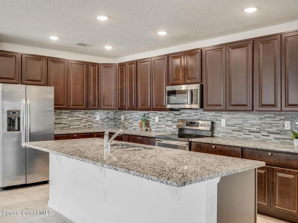 920 Bear Lake Drive, Rockledge, FL 32955