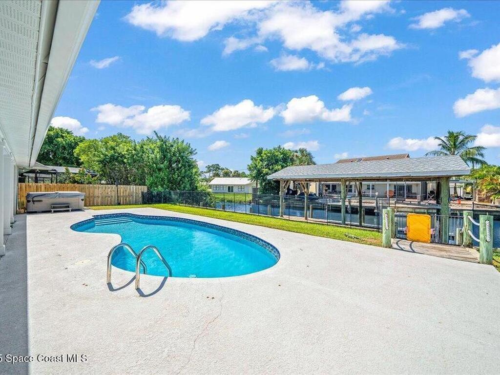 128 Windward Way, Indian Harbour Beach, FL 32937