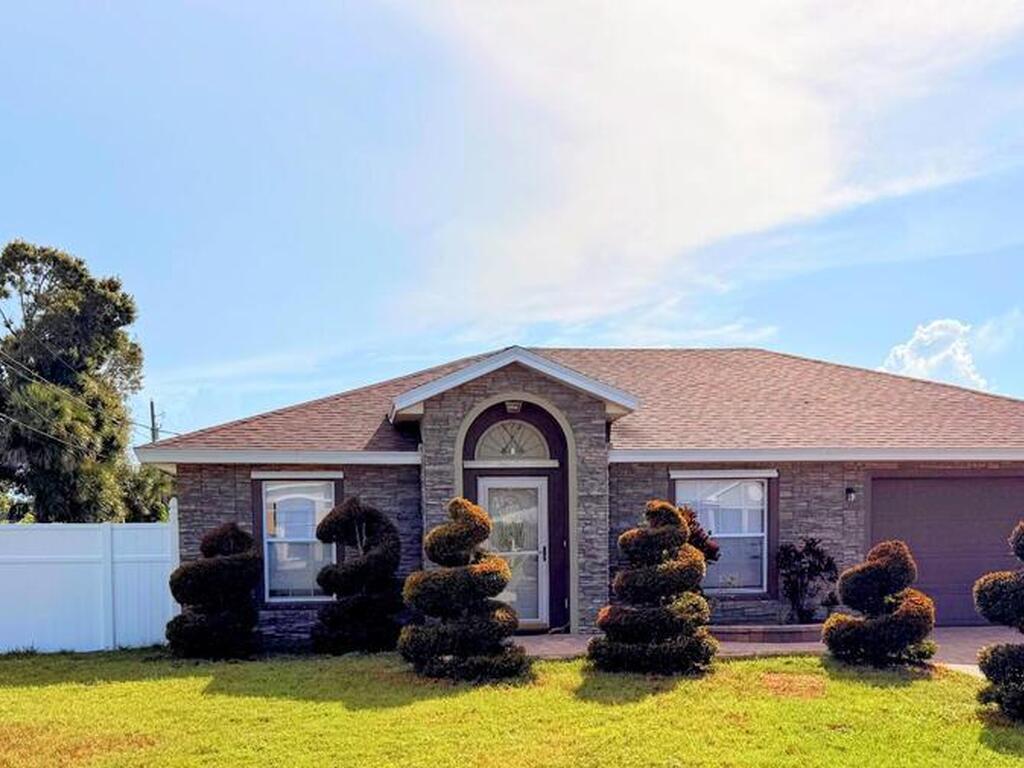 2075 4th Avenue, Vero Beach, FL 32962