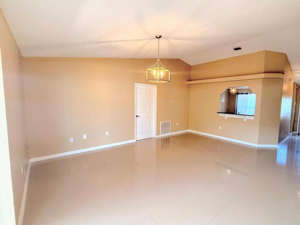 2075 4th Avenue, Vero Beach, FL 32962