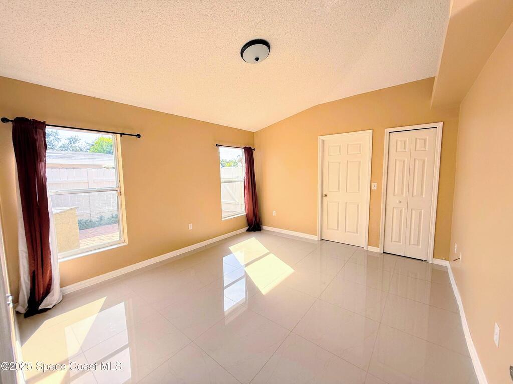 2075 4th Avenue, Vero Beach, FL 32962