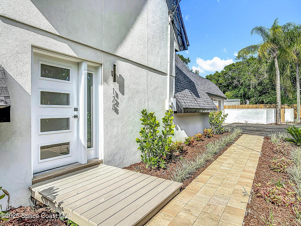 128 S Montgomery Avenue, DeLand, FL 32720