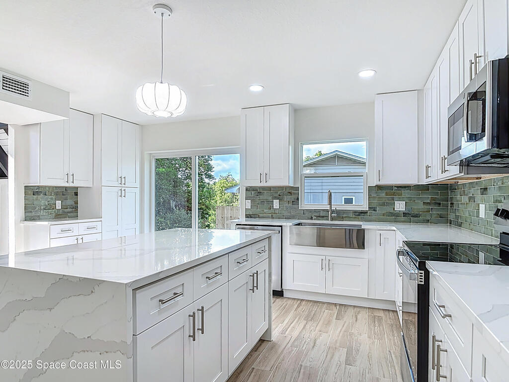 128 S Montgomery Avenue, DeLand, FL 32720