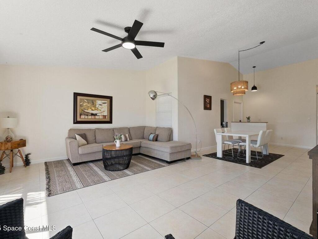 3212 S Lakeview Circle, Fort Pierce, FL 34949