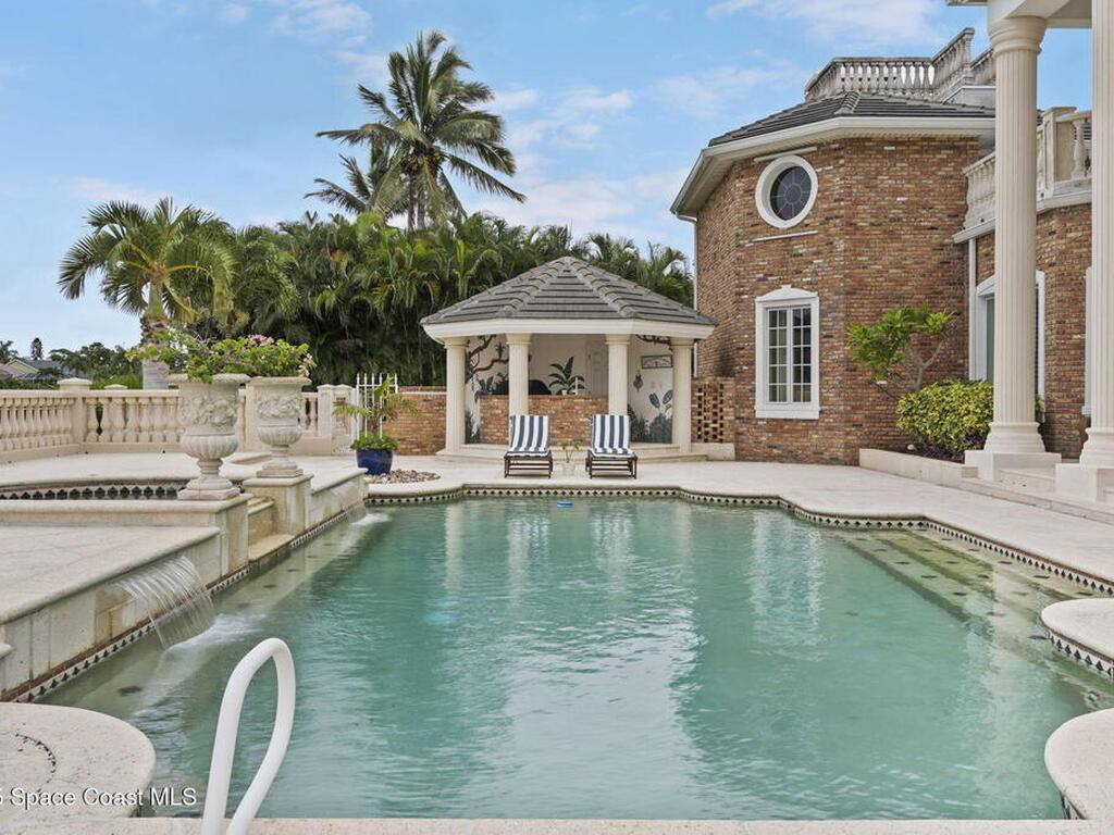 142 Lansing Island Drive, Indian Harbour Beach, FL 32937