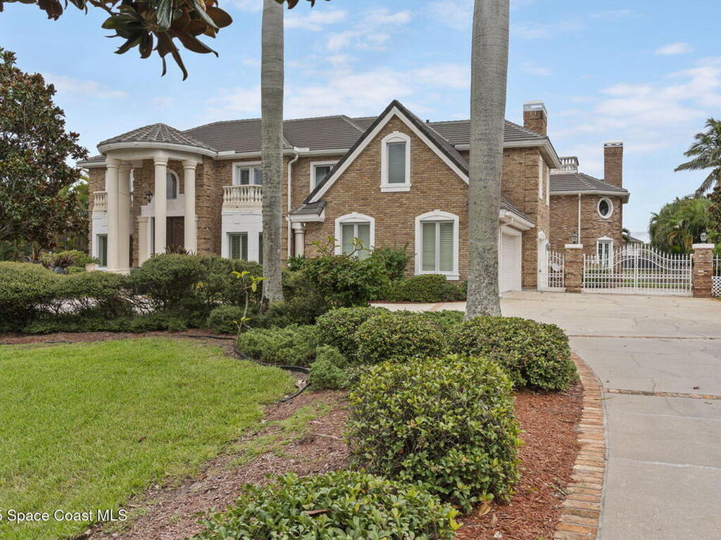 142 Lansing Island Drive, Indian Harbour Beach, FL 32937