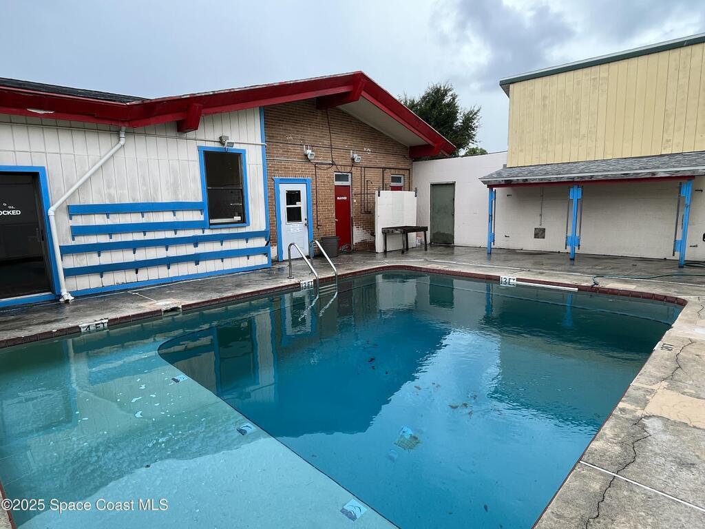 691 N Courtenay Parkway, Merritt Island, FL 32953