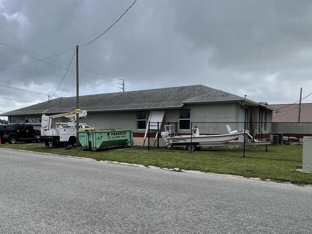 691 N Courtenay Parkway, Merritt Island, FL 32953