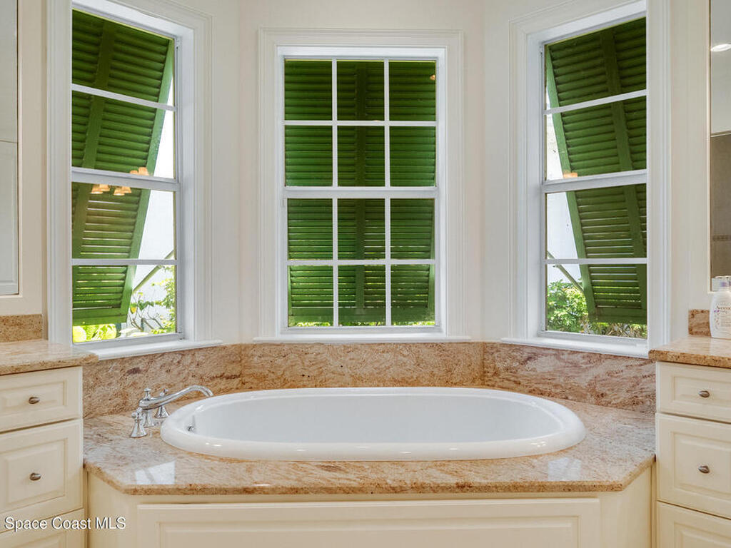 409 S Palm Island Circle, Indian River Shores, FL 32963