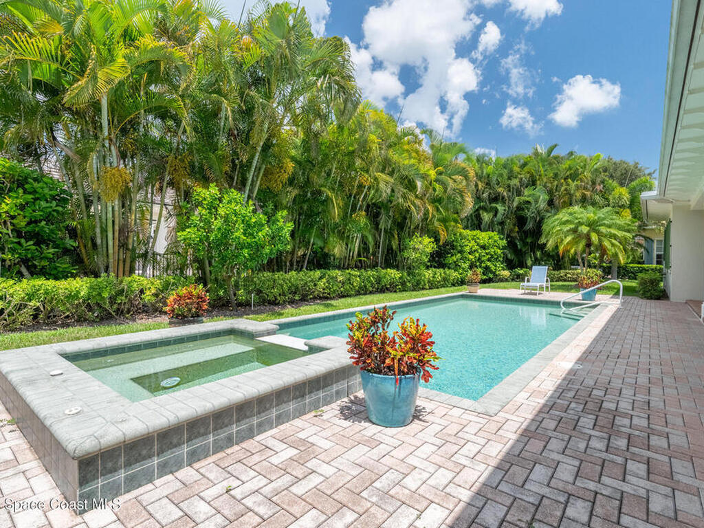 409 S Palm Island Circle, Indian River Shores, FL 32963