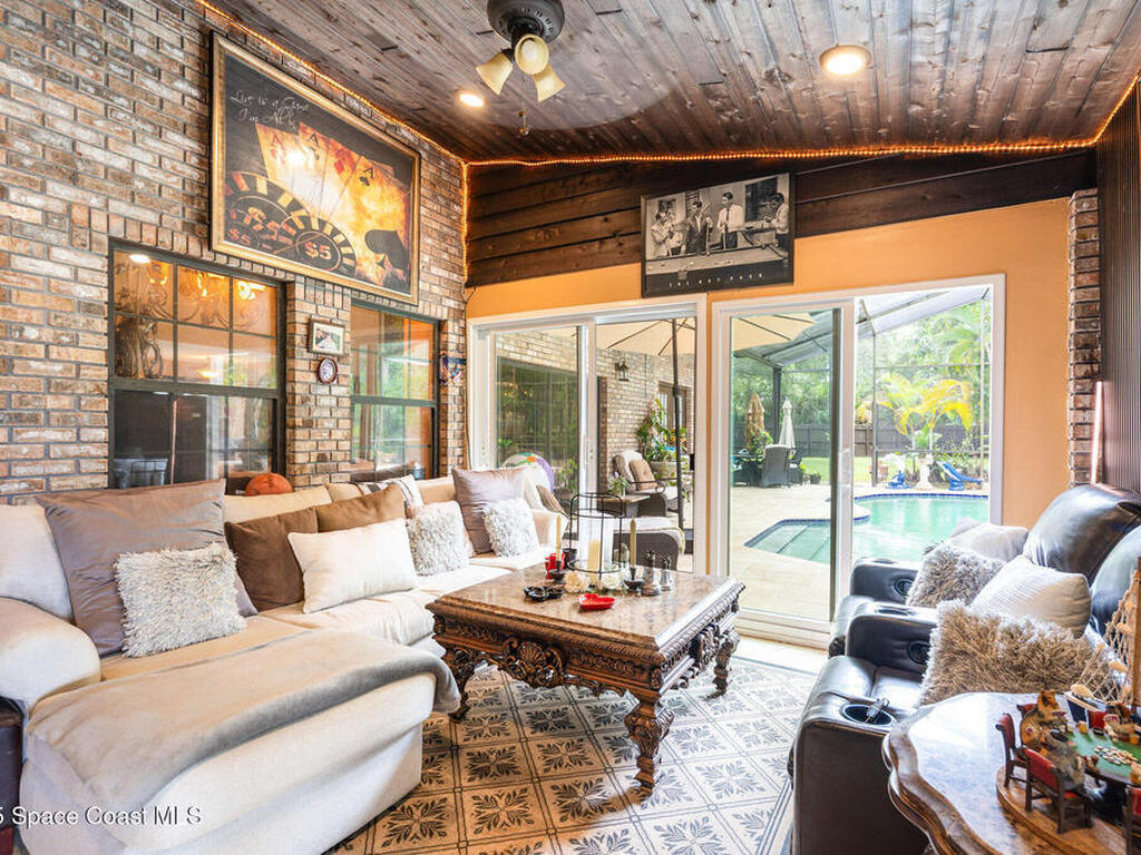 562 Lake Ashley Circle, Melbourne, FL 32904