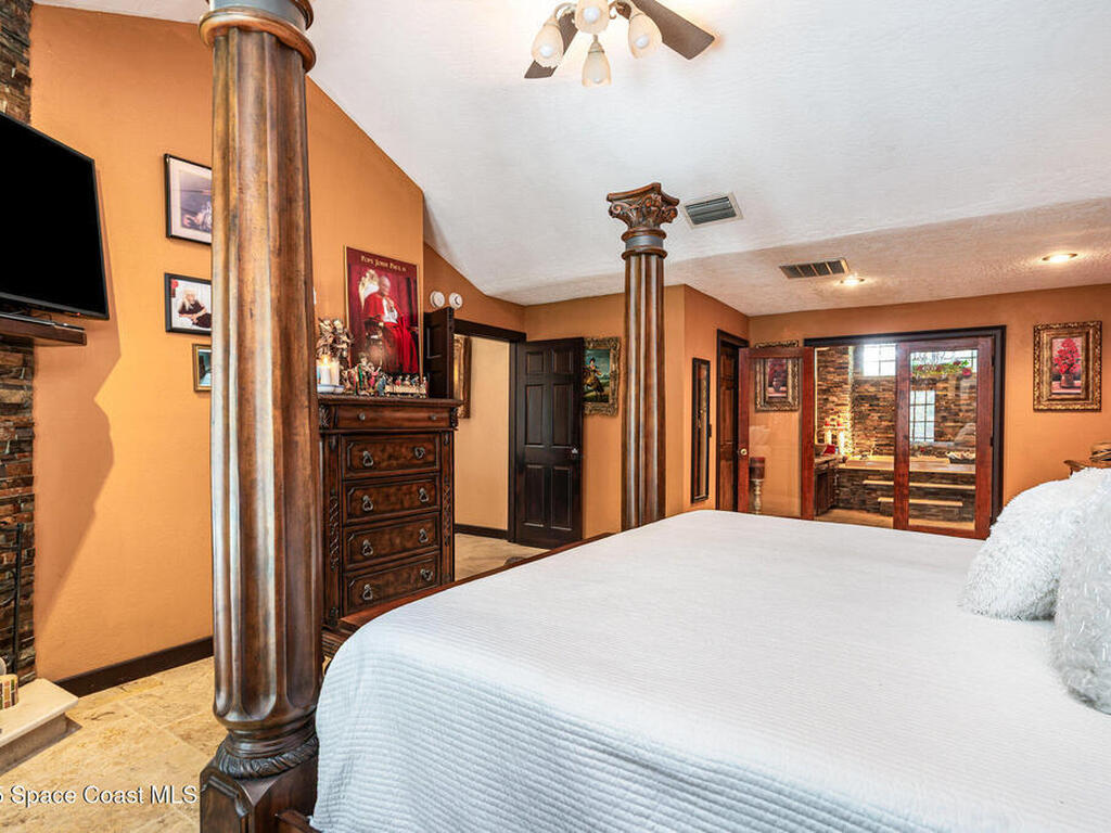 562 Lake Ashley Circle, Melbourne, FL 32904