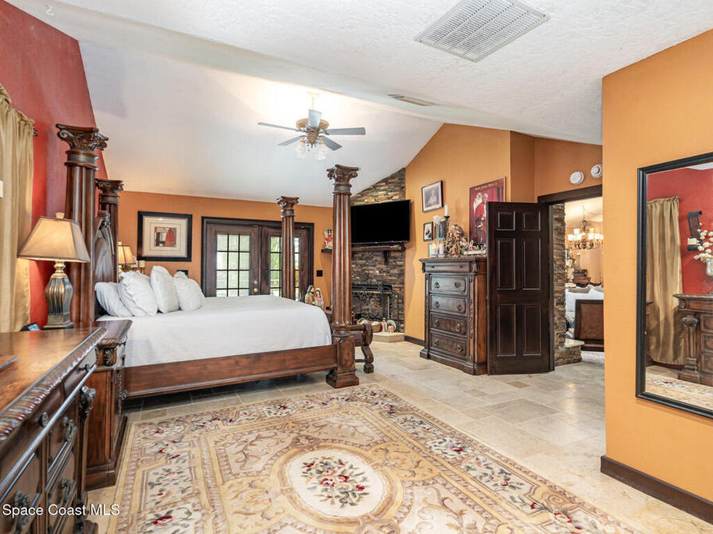 562 Lake Ashley Circle, Melbourne, FL 32904