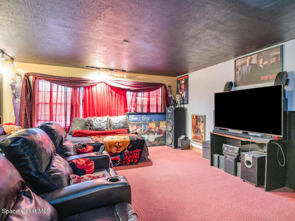 562 Lake Ashley Circle, Melbourne, FL 32904