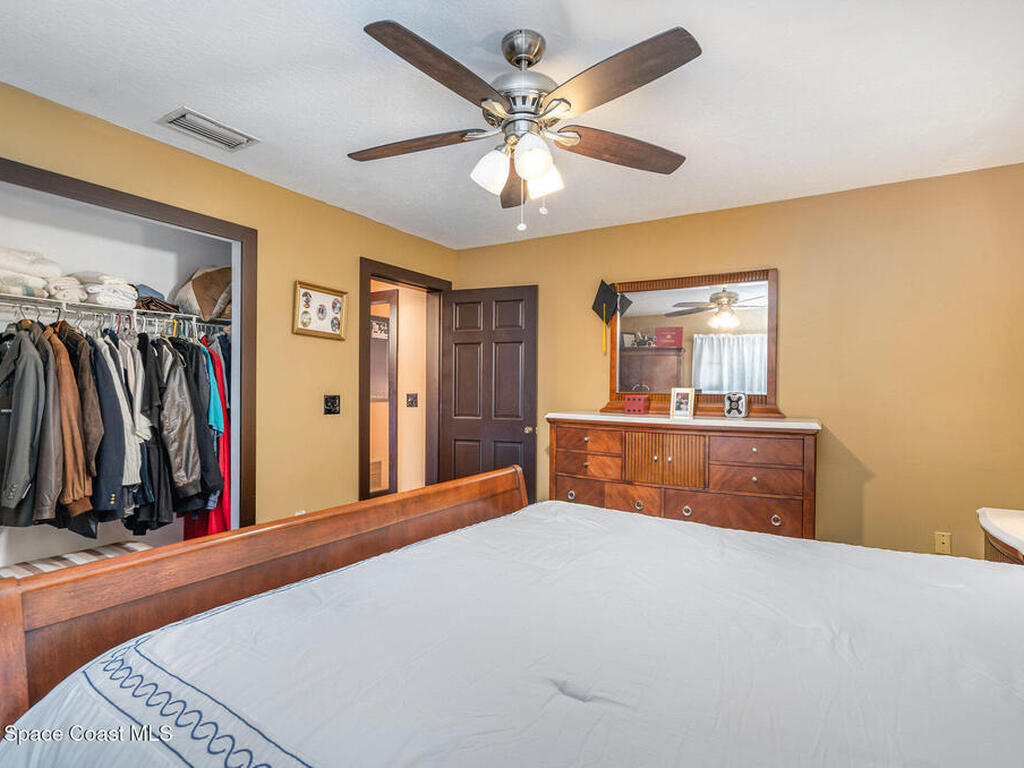 562 Lake Ashley Circle, Melbourne, FL 32904