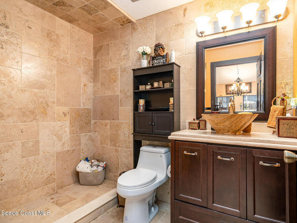 562 Lake Ashley Circle, Melbourne, FL 32904