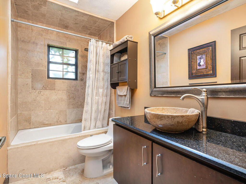 562 Lake Ashley Circle, Melbourne, FL 32904