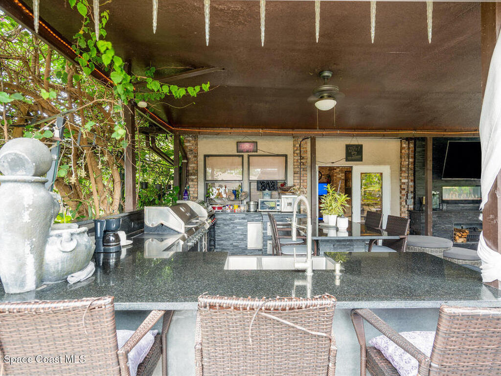 562 Lake Ashley Circle, Melbourne, FL 32904