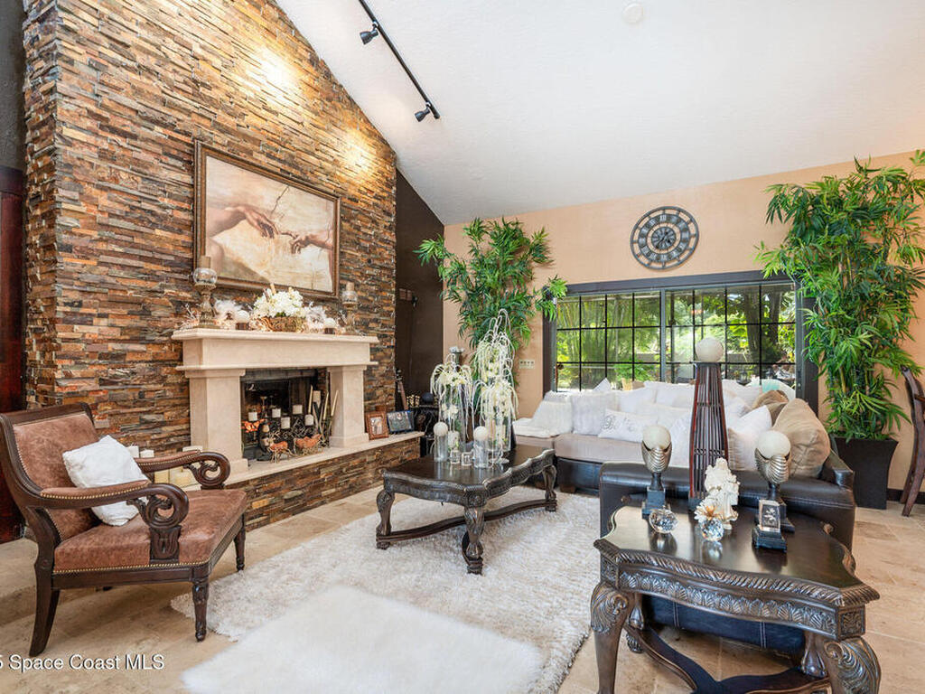 562 Lake Ashley Circle, Melbourne, FL 32904