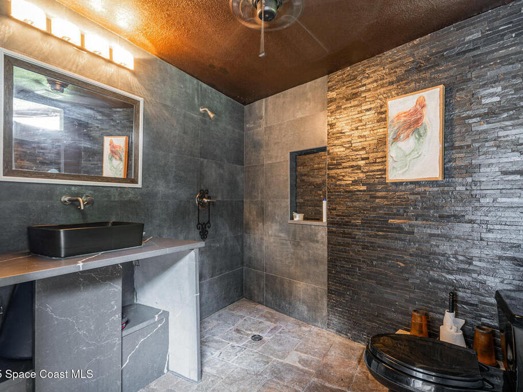 562 Lake Ashley Circle, Melbourne, FL 32904