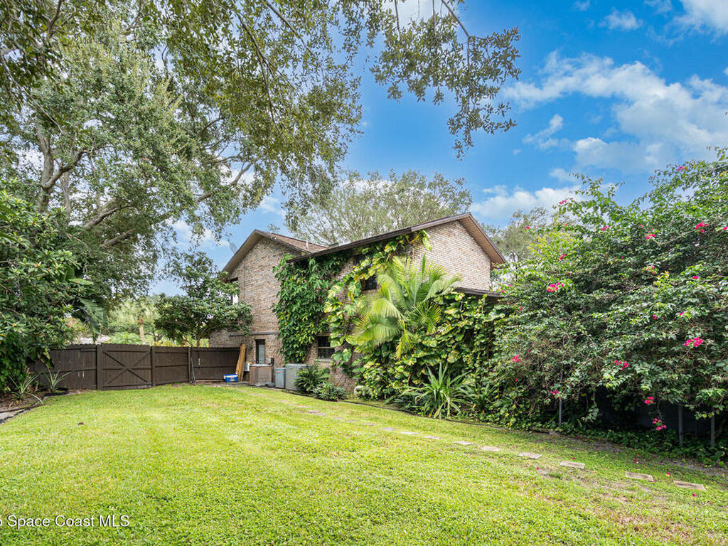 562 Lake Ashley Circle, Melbourne, FL 32904