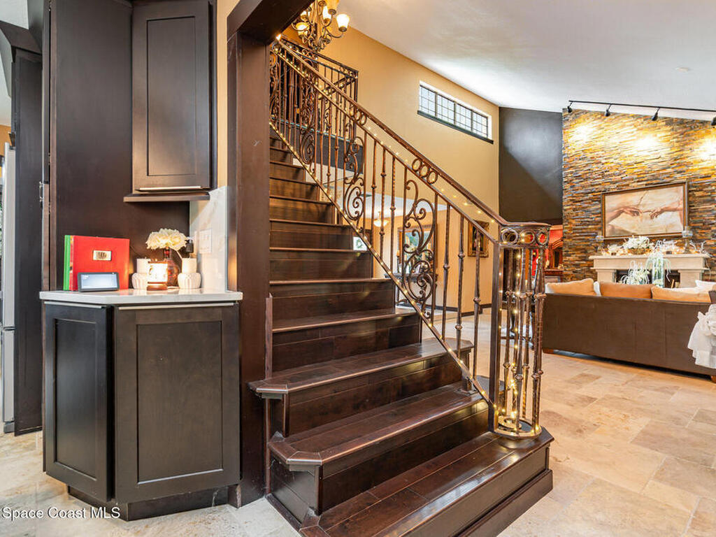 562 Lake Ashley Circle, Melbourne, FL 32904