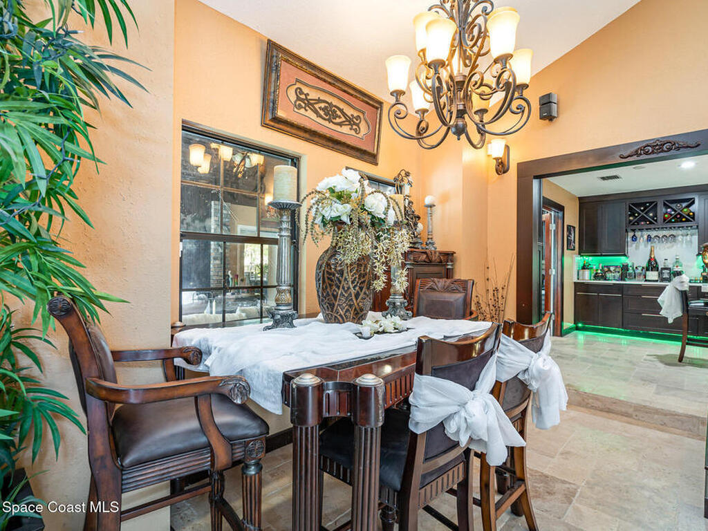 562 Lake Ashley Circle, Melbourne, FL 32904