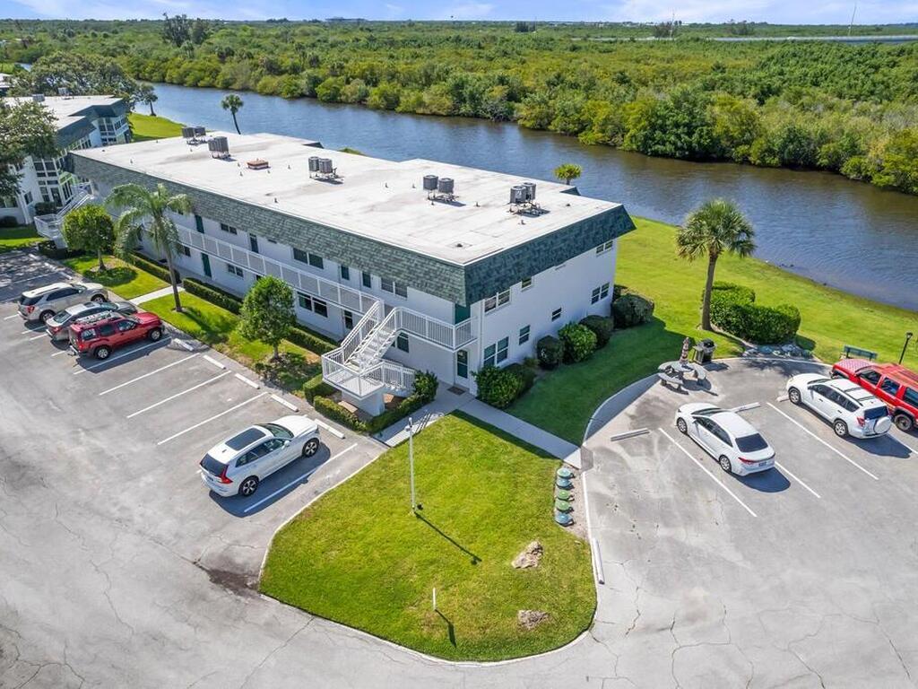 2800 Indian River Boulevard, Vero Beach, FL 32960