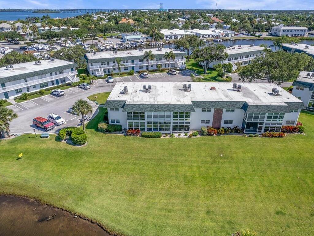 2800 Indian River Boulevard, Vero Beach, FL 32960