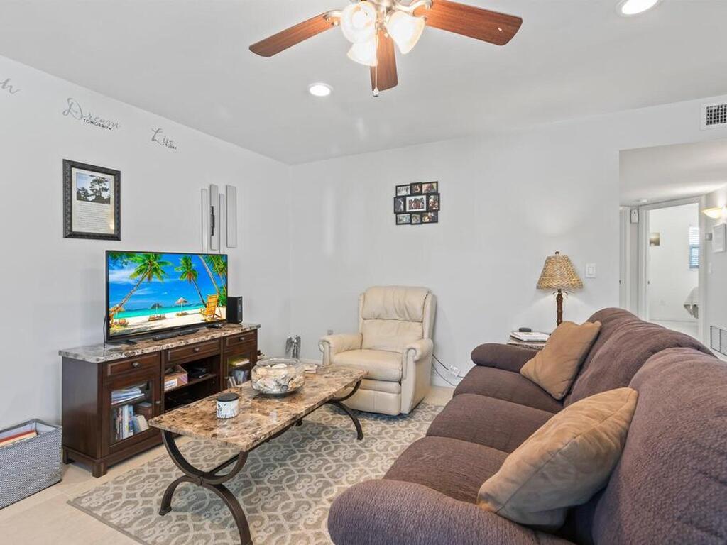 2800 Indian River Boulevard, Vero Beach, FL 32960