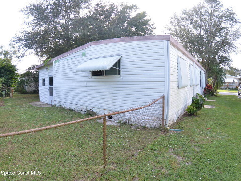 1056 Wren Circle, Barefoot Bay, FL 32976