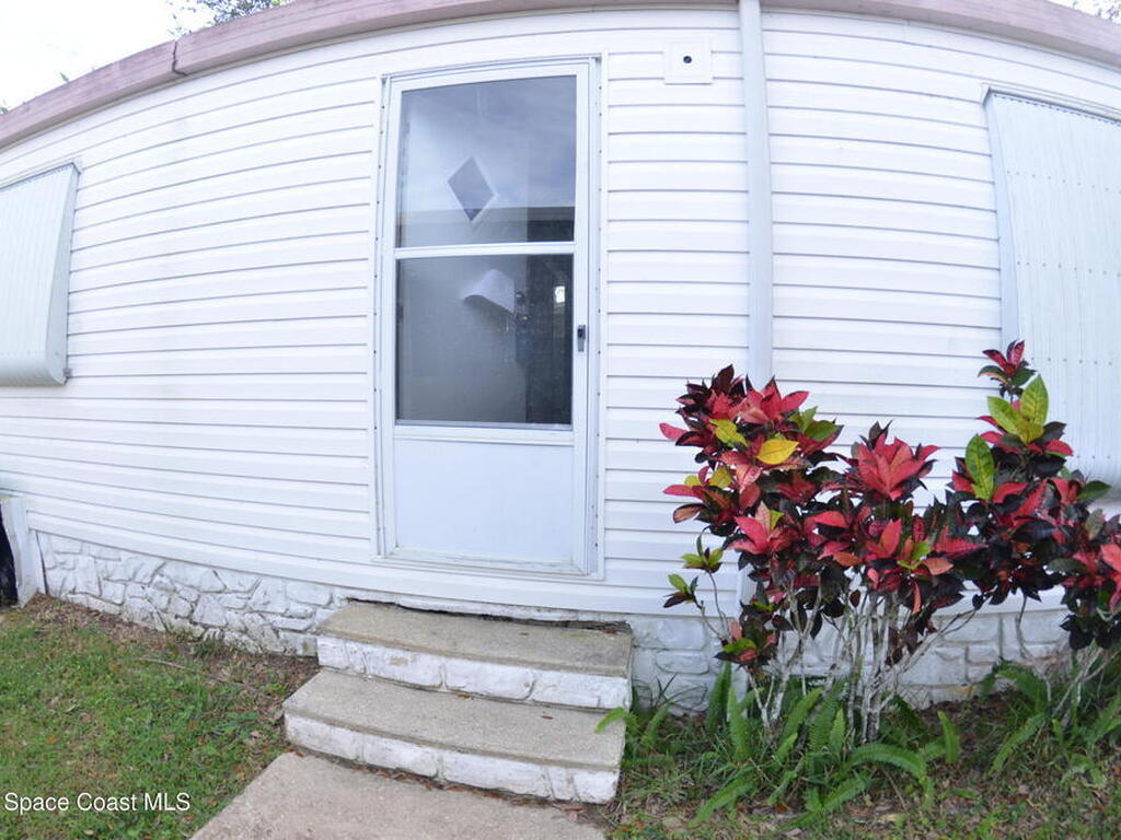 1056 Wren Circle, Barefoot Bay, FL 32976