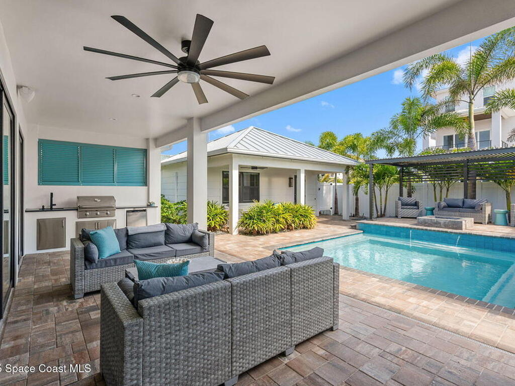 2021 S Orlando Avenue, Cocoa Beach, FL 32931