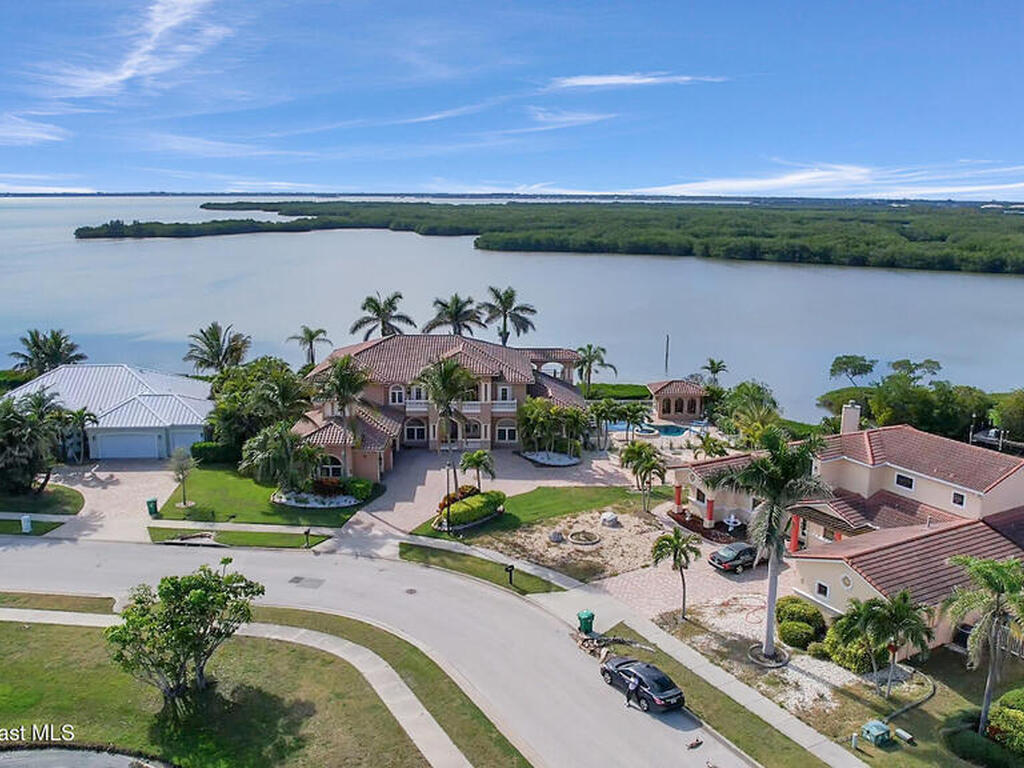 7 Cove View Court, Cocoa Beach, FL 32931