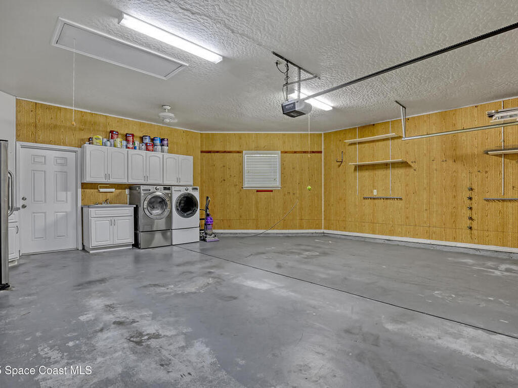 940 W Whitmire Drive, Melbourne, FL 32935