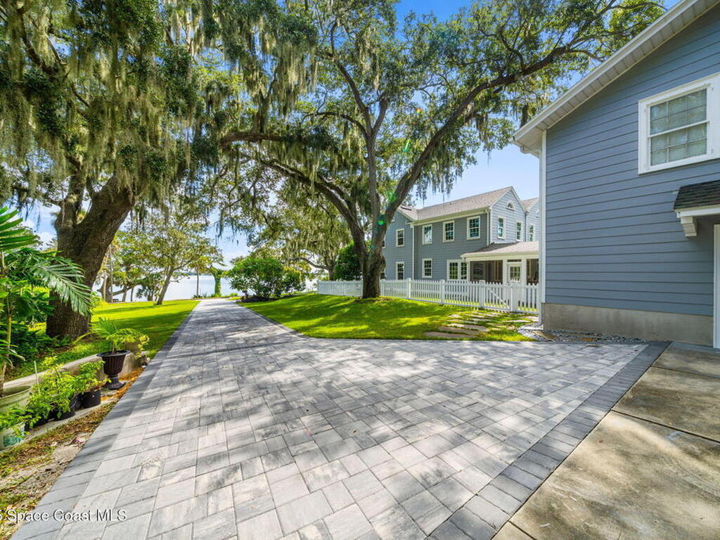 875 N Indian River Drive, Cocoa, FL 32922
