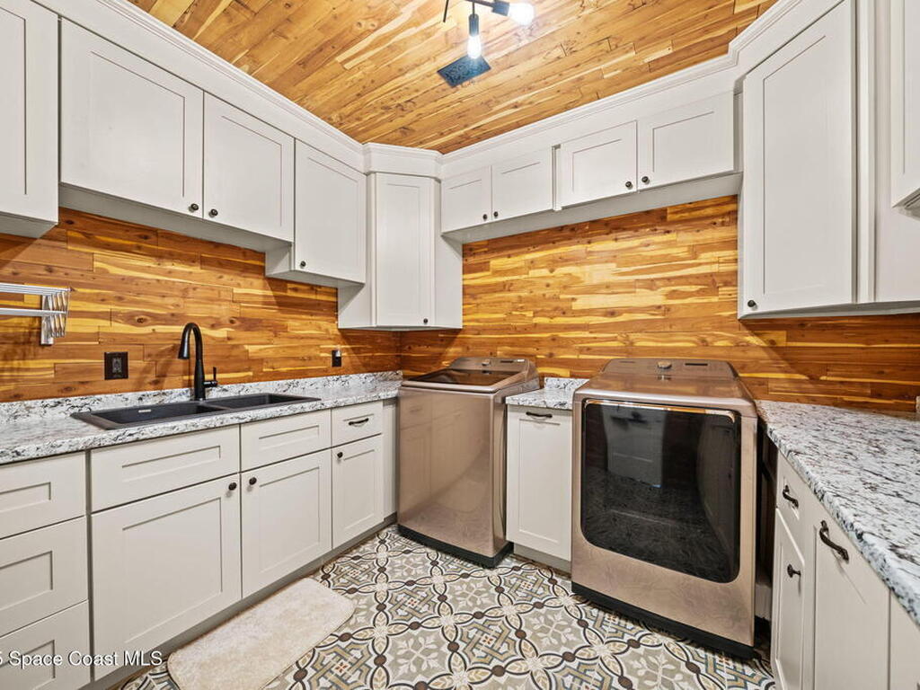 875 N Indian River Drive, Cocoa, FL 32922