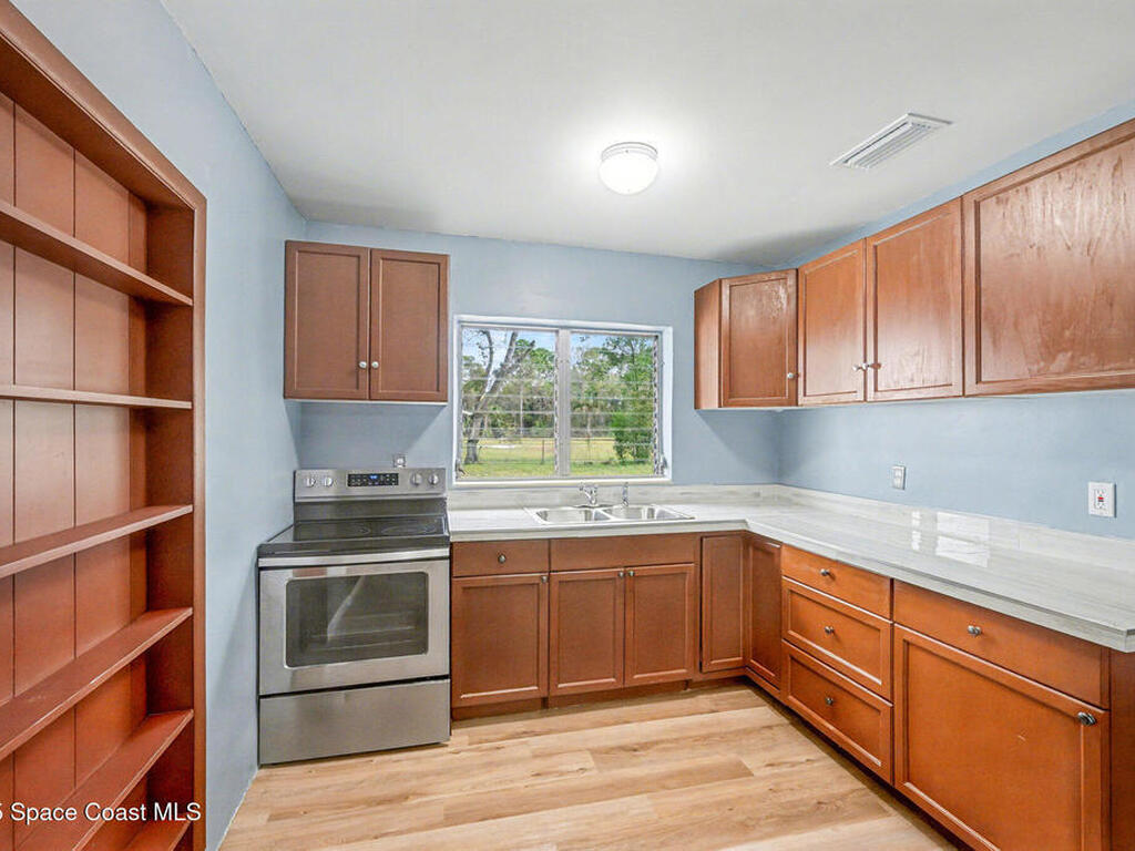 3527 Old Dixie Highway, Mims, FL 32754