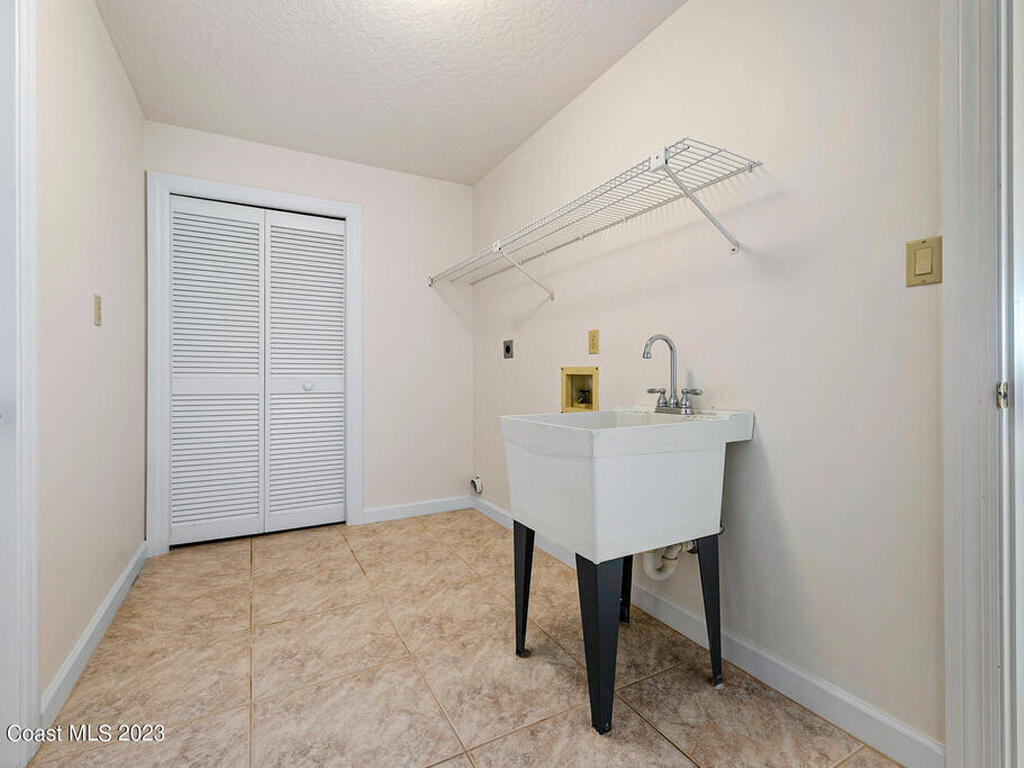 2100 Leeward Lane, Merritt Island, FL 32953