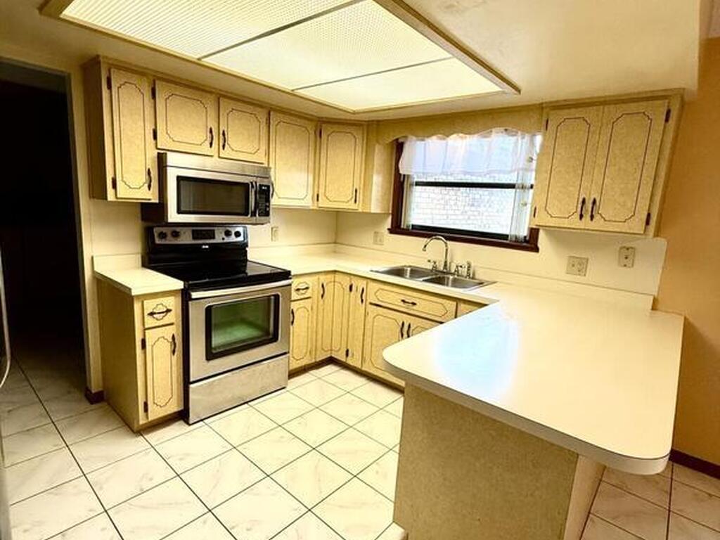 1891 Marysville Drive, Deltona, FL 32725