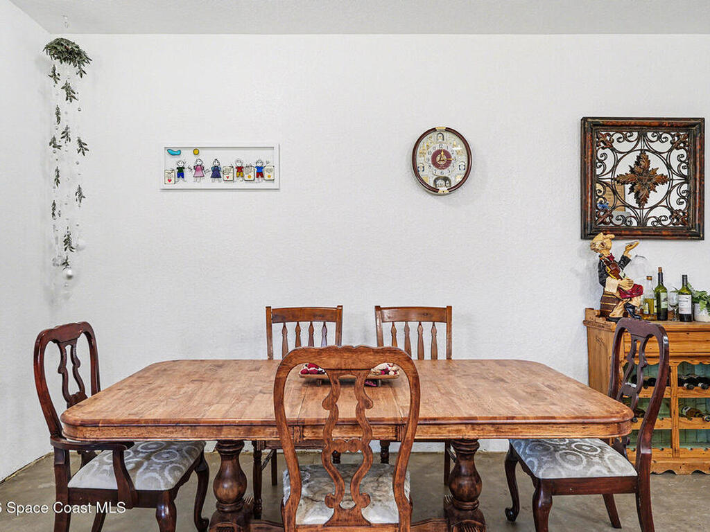 4960 Dixie Way, Mims, FL 32754