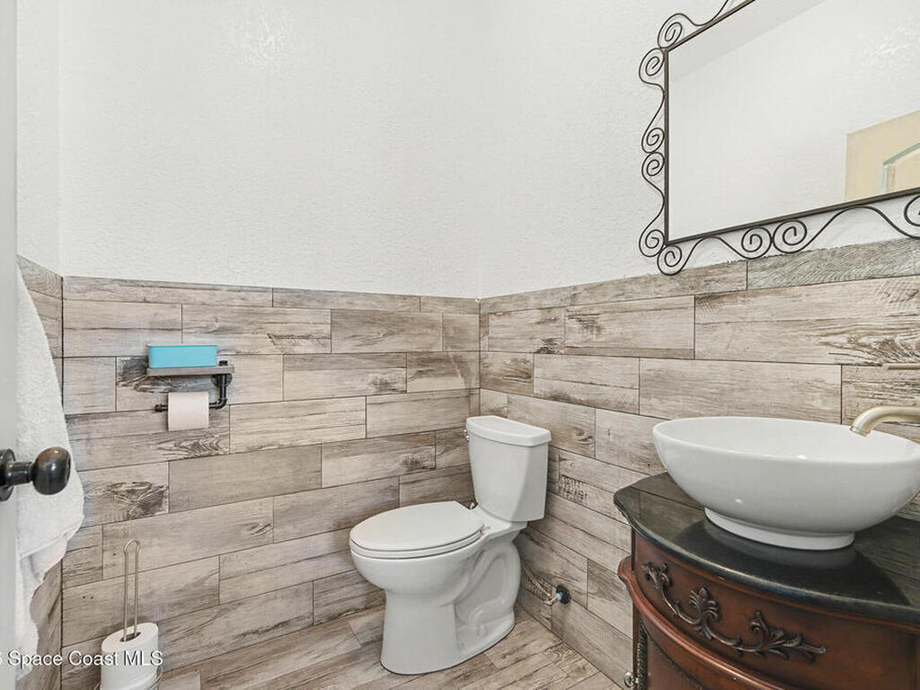 4960 Dixie Way, Mims, FL 32754