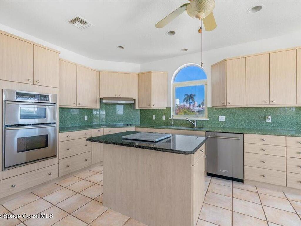 2 Sea Horse Lane, Vero Beach, FL 32960