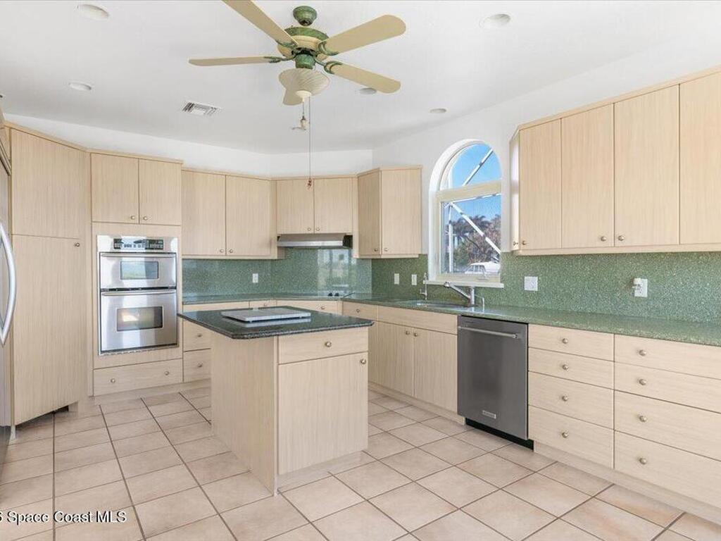 2 Sea Horse Lane, Vero Beach, FL 32960