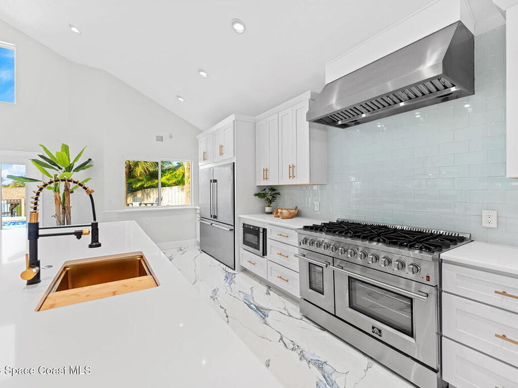 398 Riverview Lane, Melbourne Beach, FL 32951