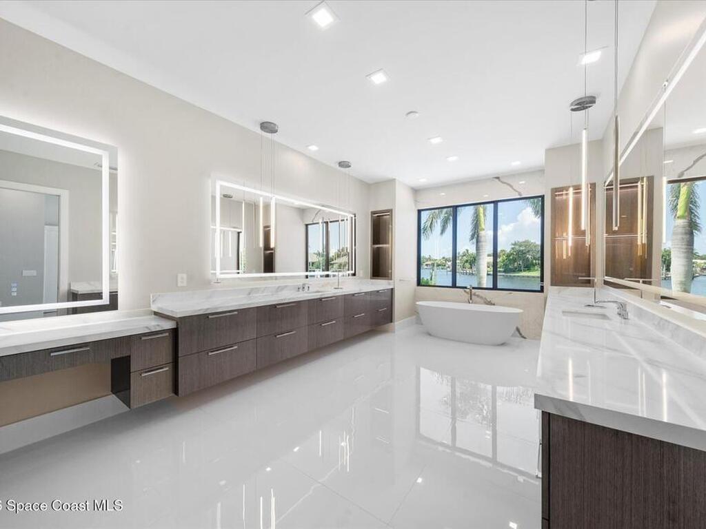 1806 Mooringline Drive, Vero Beach, FL 32963