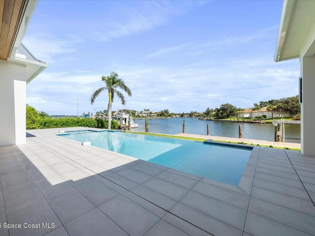 1806 Mooringline Drive, Vero Beach, FL 32963