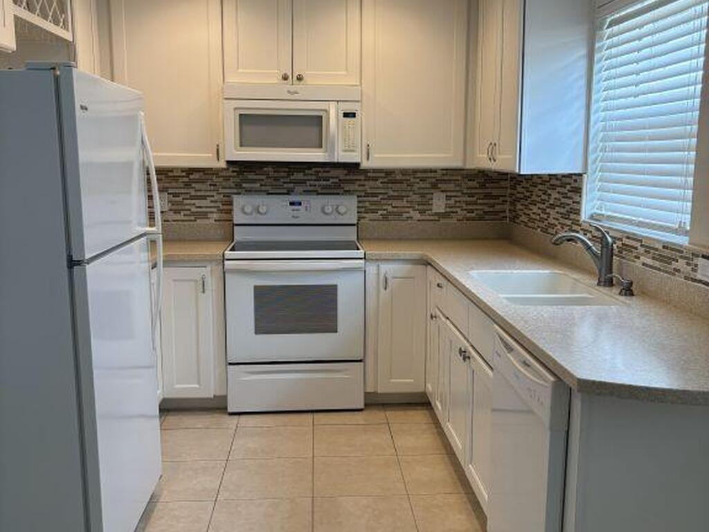 2800 Indian River Boulevard, Vero Beach, FL 32960