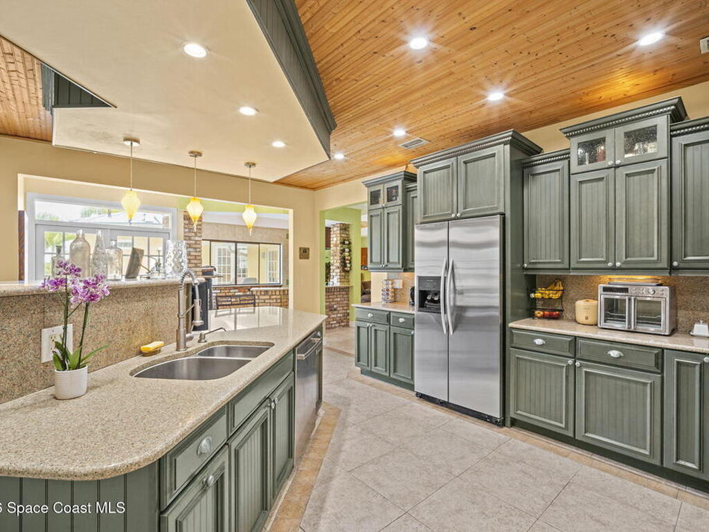 250 Lanternback Island Drive, Satellite Beach, FL 32937